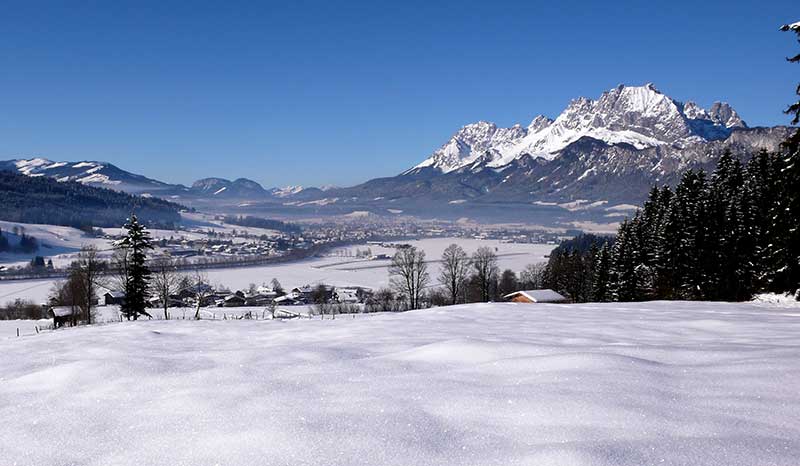 St._Johann_in_Tirol_Kaisergebirge_Panorama_Winter.jpg